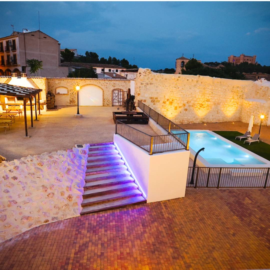 La Serreria – jacuzzi and castle views 3