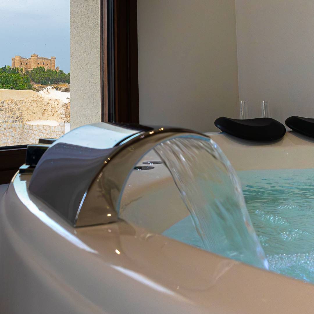La Serreria - jacuzzi and castle views 5